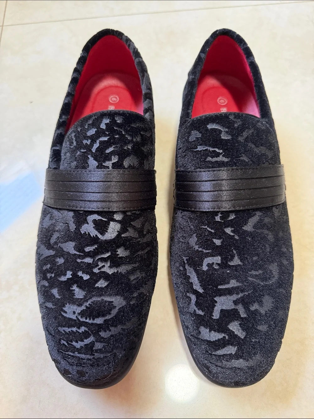 Big Kids Black Velvet Patterned Loafers